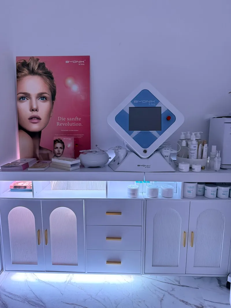 BYONIK Puls Triggered Laser im Studio SHIREÁ
