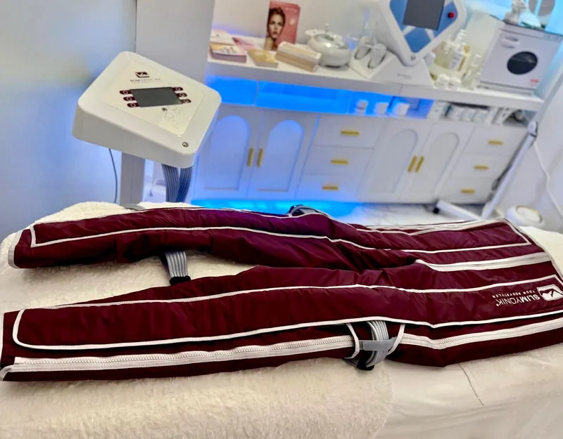 SLIMYONIK Air Bodystyler Anwendung im Studio SHIREÁ